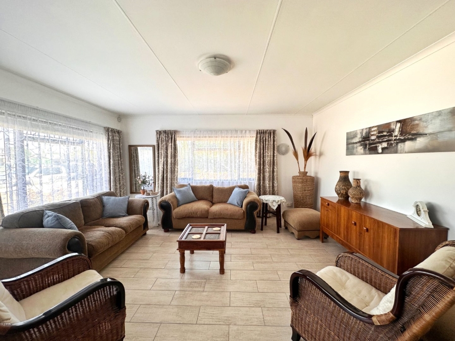 5 Bedroom Property for Sale in Fraaiuitsig Western Cape